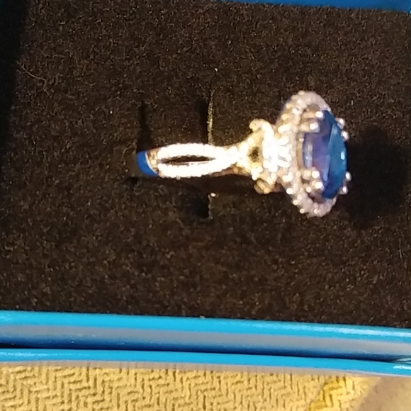 New Victoria Weick Swarovski Topaz Ring - Picture 5 of 14